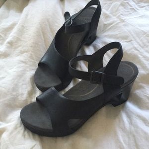 Black leather Dansko Tasha heeled sandal 37